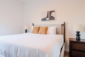 1 habitación, escritorio, tabla de planchar con plancha y wifi 