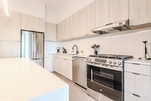 Fridge, dining tables - Landing | Amazing 1BD, Gym, Courtyard (Houston)