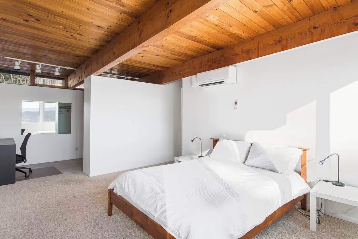 3 habitaciones, tabla de planchar con plancha y cuna de viaje 