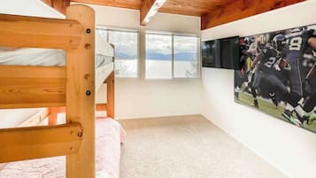 3 chambres, fer et planche à repasser, lit de bébé portatif