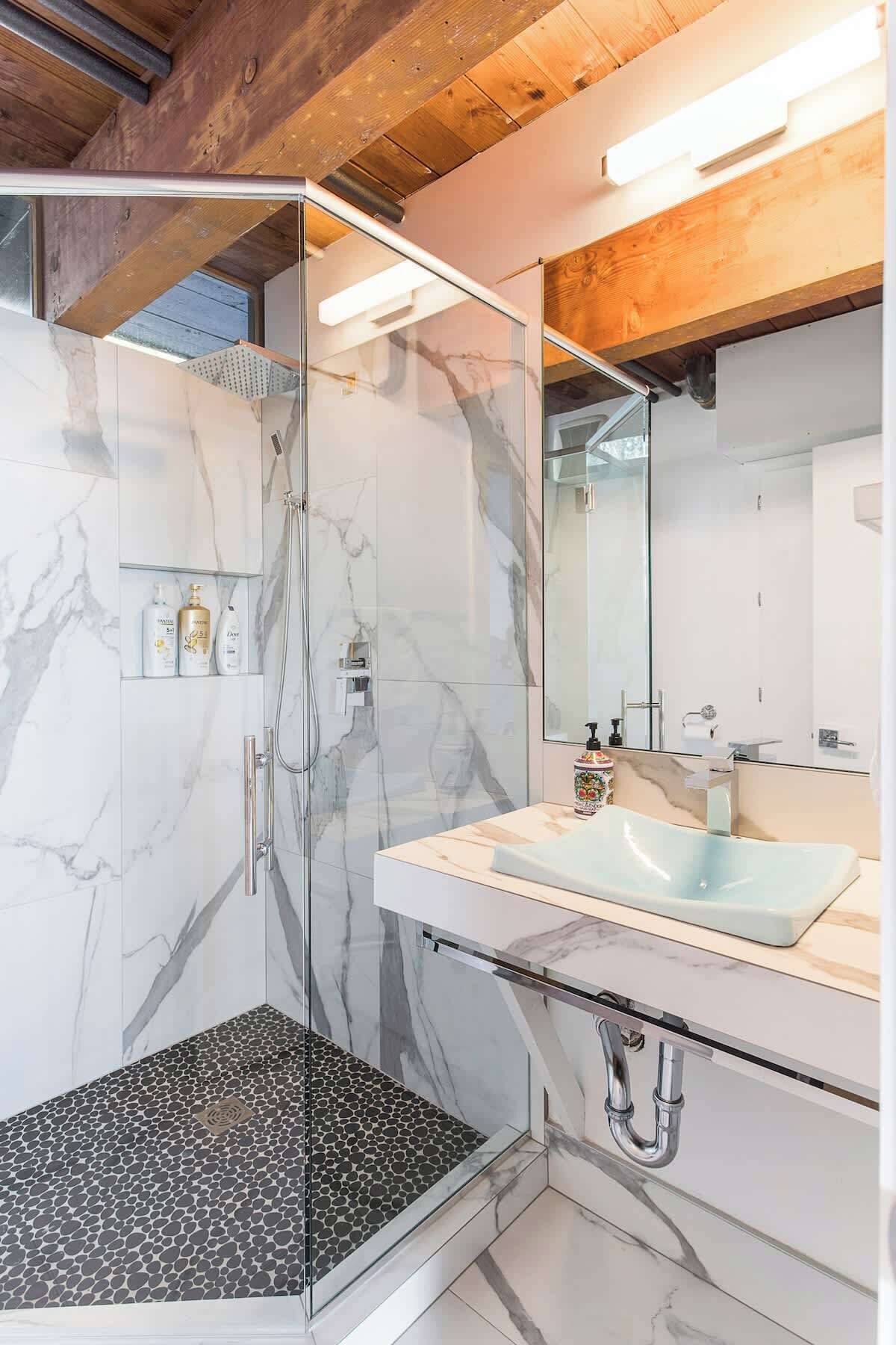 Dusche, Haartrockner, Shampoo