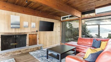 TV, fireplace, offices