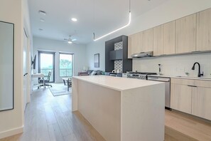 Interior - Landing | Stunning 1BD, Gym, Courtyard (Houston)