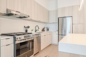 Kühlschrank, Esstisch
