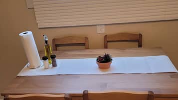 Apartemen, 2 kamar tidur | Tempat makan