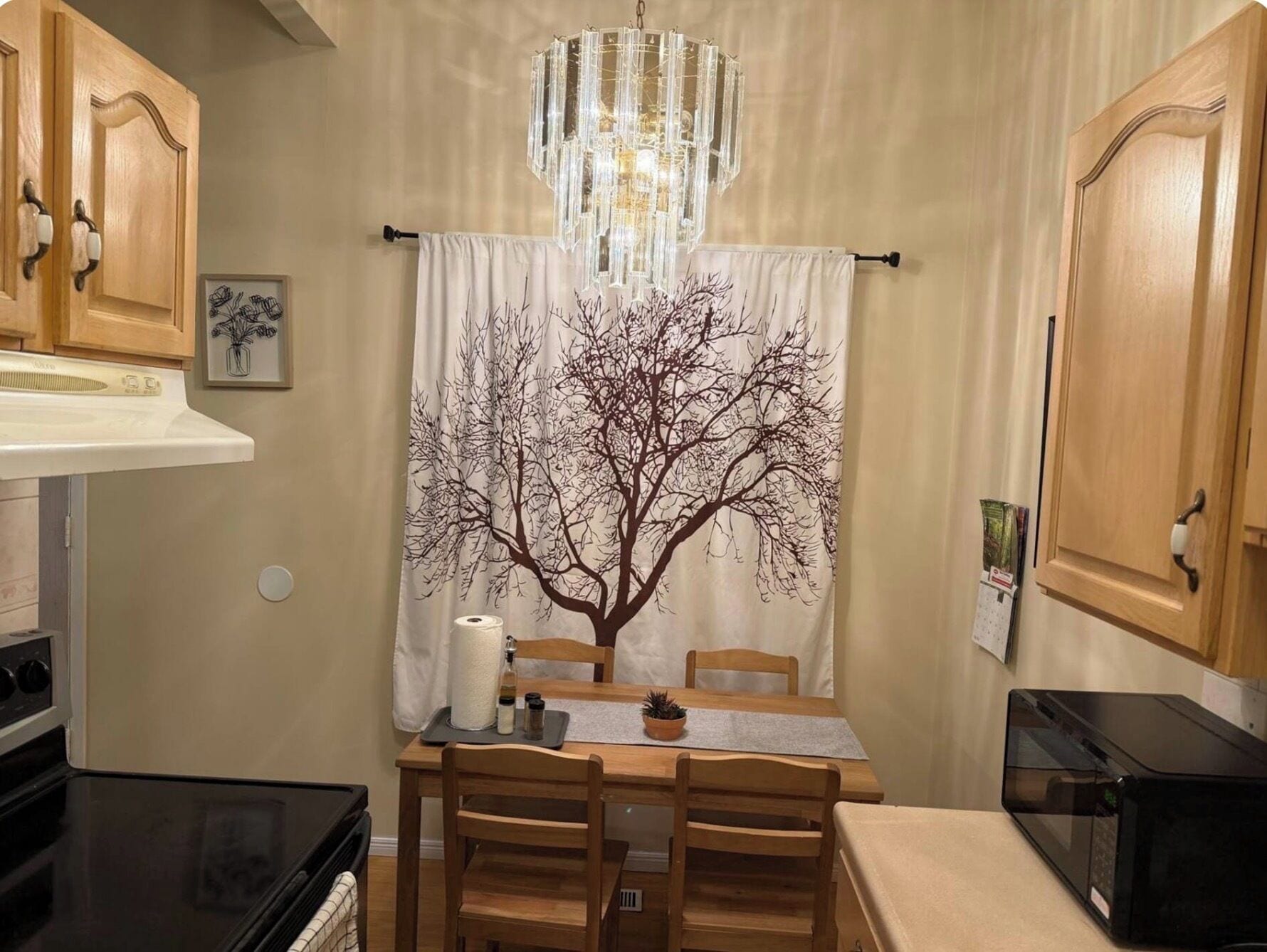 Apartment, 2 Bedrooms | Dining room