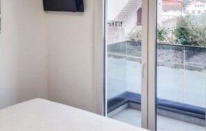 2 bedrooms, travel cot, free WiFi - Beautiful apartment in Vrboska with WiFi (Vrboska)