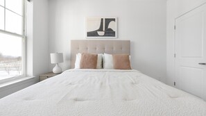 2 bedrooms, desk, iron/ironing board, WiFi - Landing | Chic 2BD, Pool, Gym (Frederick)