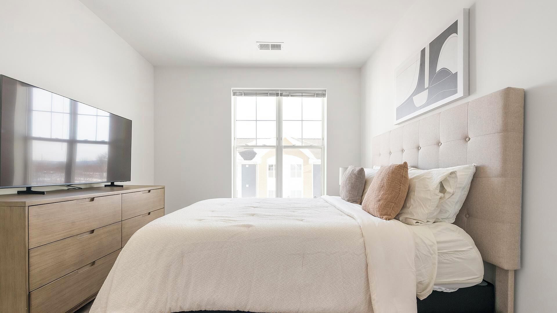 2 bedrooms, desk, iron/ironing board, WiFi
