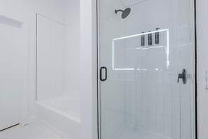 Bathroom - Landing | Incredible 2BD, Gym, Courtyard (Houston)