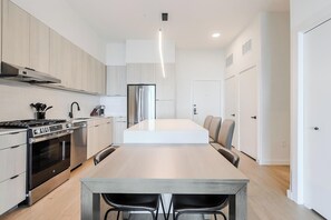 Fridge, dining tables - Landing | Amazing 1BD, Gym, Courtyard (Houston)