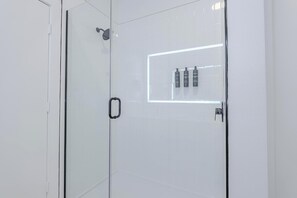 Bathroom - Landing | Amazing 1BD, Gym, Courtyard (Houston)