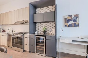 Fridge, dining tables - Landing | Stunning 1BD, Gym, Courtyard (Houston)
