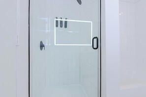 Bathroom - Landing | Spectacular 2BD, Gym, Courtyard (Houston)