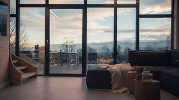 House, 2 Bedrooms, Smoking, Patio | Living room