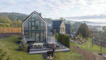 House, 2 Bedrooms, Smoking, Patio | Outdoor dining