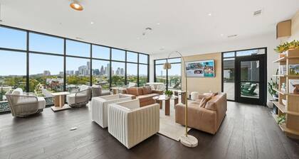 Landing | Beautiful Studio, Courtyard, Gym