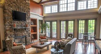 Landing | Chic 2BD, Clubhouse, Pool