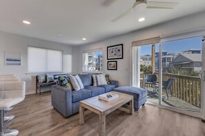 Smart TV, books - Your Perfect Family Beach Stay Steps from the Beach and Pier! (Carolina Beach)