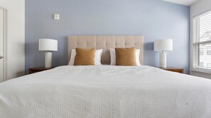2 habitaciones, escritorio, tabla de planchar con plancha y wifi 
