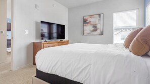 2 bedrooms, desk, iron/ironing board, WiFi