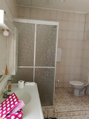 Family Room | Bathroom - Quartos da Cida (Foz do Iguaçu)