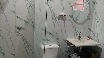 Kamar Keluarga | Kamar mandi