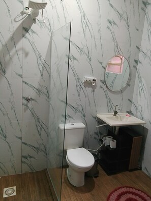 Family Room | Bathroom - Quartos da Cida (Foz do Iguaçu)