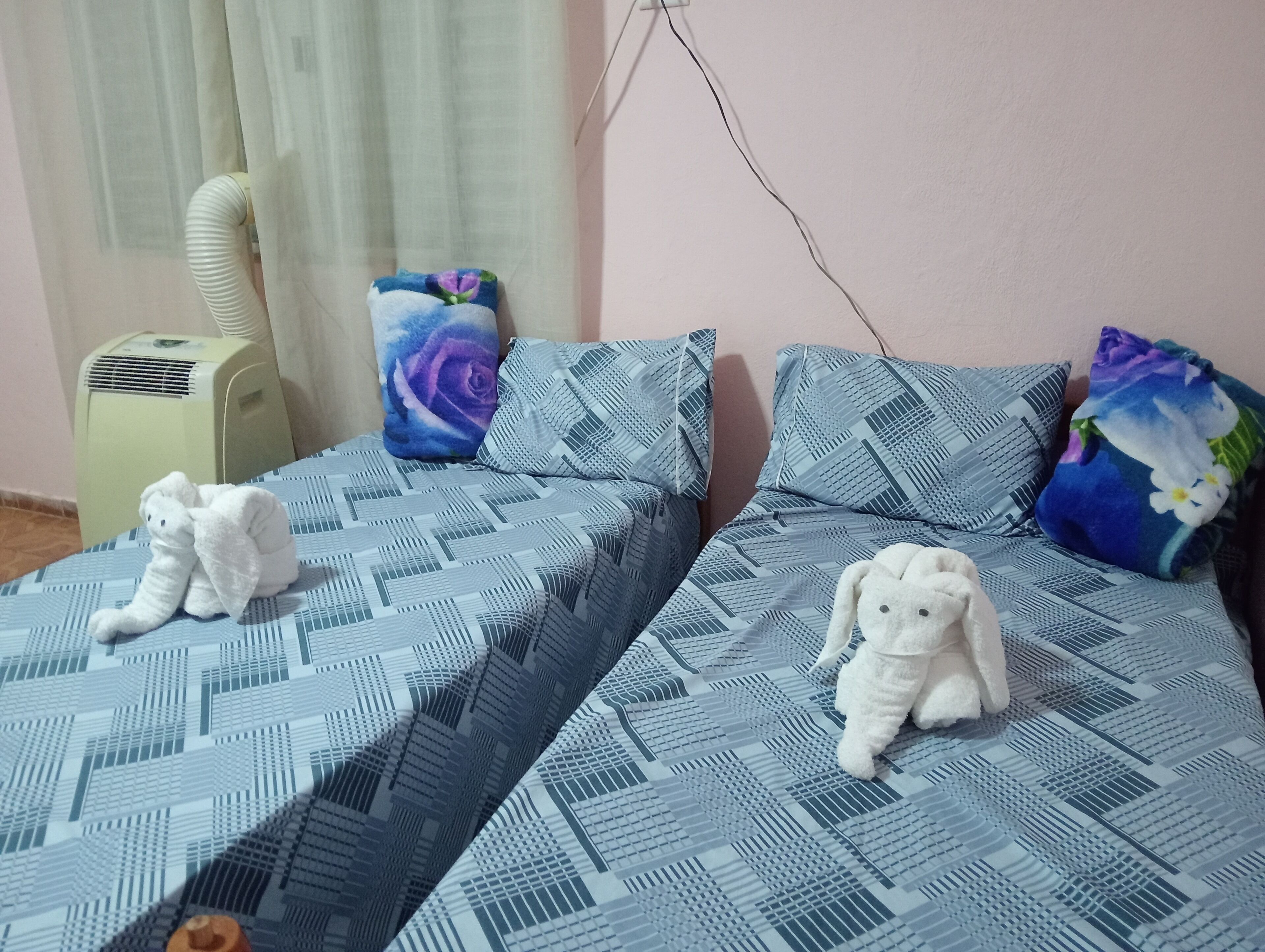 Quarto família | Ferros/tábuas de passar roupa, Wi-Fi de cortesia