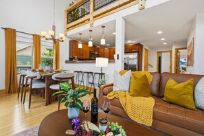 Dining - Lake Views with Sauna, Hot Tub, and Game Rooms (Grand Lake)