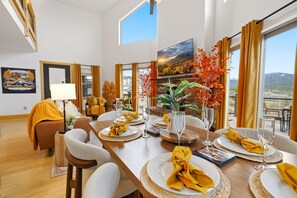 Dining - Lake Views with Sauna, Hot Tub, and Game Rooms (Grand Lake)