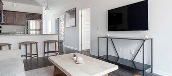 Landing | Amazing 2BD, Pool, Gym