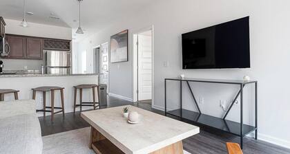 Landing | Amazing 2BD, Pool, Gym