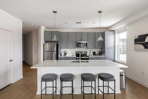 Fridge, dining tables - Landing | Stylish 2BD in Manhattan Harbour (Cincinnati)