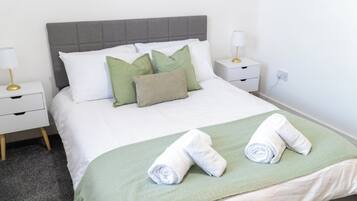 3 bedrooms, iron/ironing board, WiFi, bed sheets