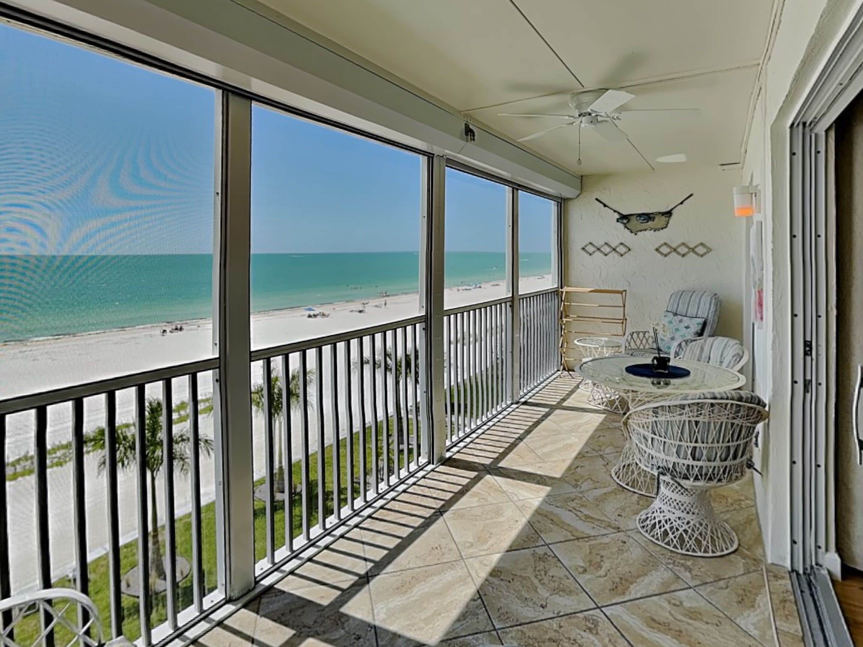 Condo (2 Bedrooms) | Front of property