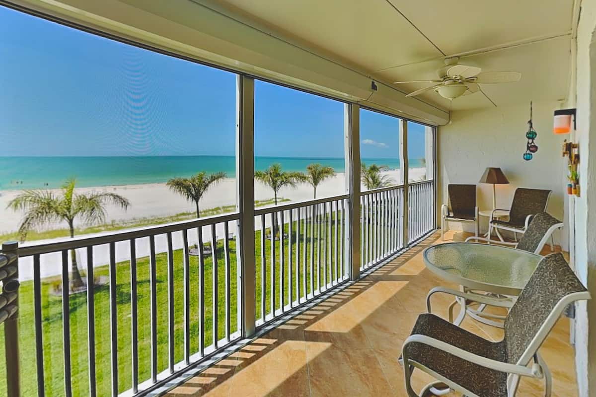 Condo (2 Bedrooms) | Front of property
