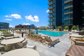 Pool - Landing | Stylish 1BD, Yoga Studio, Rooftop Lounge (Chicago)