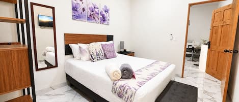 1 habitación, tabla de planchar con plancha, wifi y ropa de cama