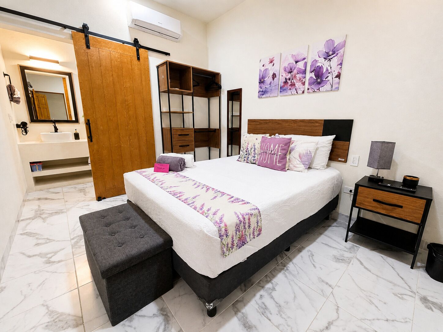 1 habitación, tabla de planchar con plancha, wifi y ropa de cama 