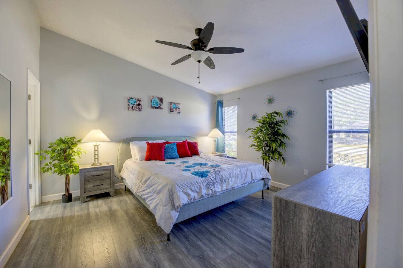 3 bedrooms, desk, iron/ironing board, WiFi