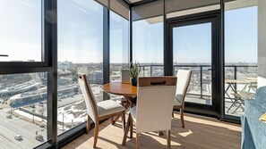 Interior - Landing | Chic 1BD, Rooftop Lounge, Yoga Studio (Chicago)