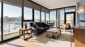 Smart TV - Landing | Stylish 1BD, Gym, Yoga Studio (Chicago)