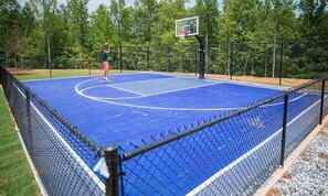 Sports court - Landing | Stunning 2BD, Pool, Gym (Spartanburg)
