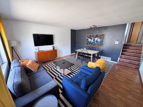 Battle Creek Family Home • 2 Living Spaces • Pet-Friendly • Sleeps 10