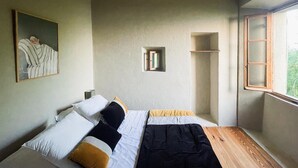 2 間睡房、熨斗/熨衫板、可攜式嬰兒床、免費 Wi-Fi