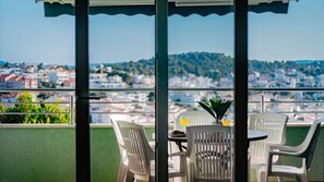 Outdoor dining - Seaview apartment Verde near beach (Okrug Gornji)