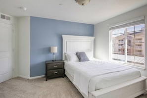 3 bedrooms, desk, iron/ironing board, WiFi