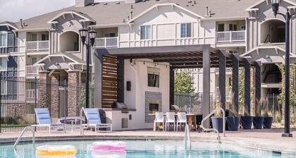 Landing | Beautiful 3BD, Gym, Game Room