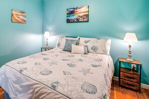 3 bedrooms, desk, iron/ironing board, free WiFi - Cozy Lake Texoma Getaway- Boat Parking-Fishing station-Family Retreat-Big Patio (Kingston)